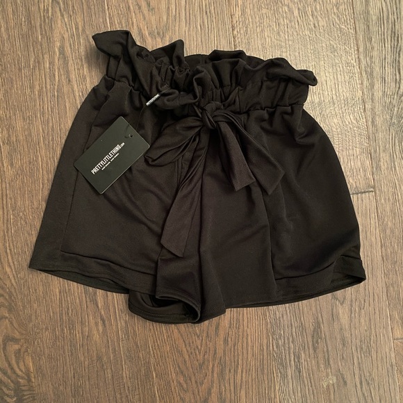 High Waist Black Crepe Ruched shorts - Picture 3 of 5